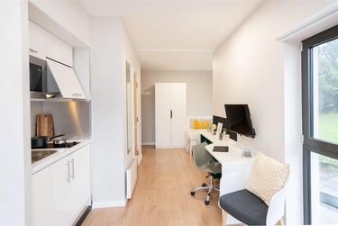 1 bed studio, Brougham Hayes, City Centre, Bath, BA23GF - Image 3